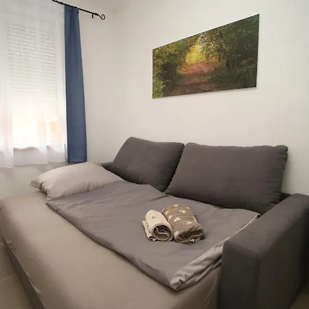 Apartament Tulipan Vendeghaz *