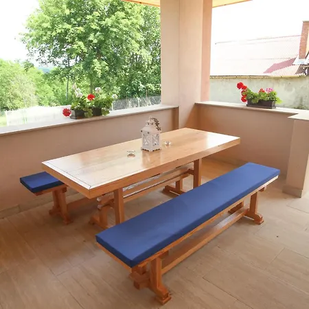 Apartament Tulipan Vendeghaz
